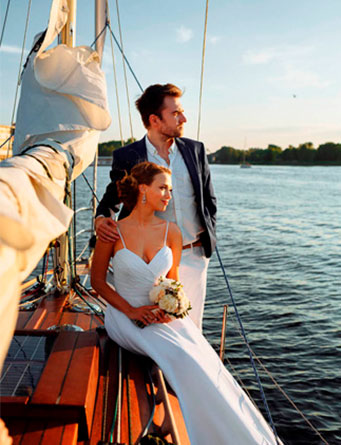 wedding on the ship